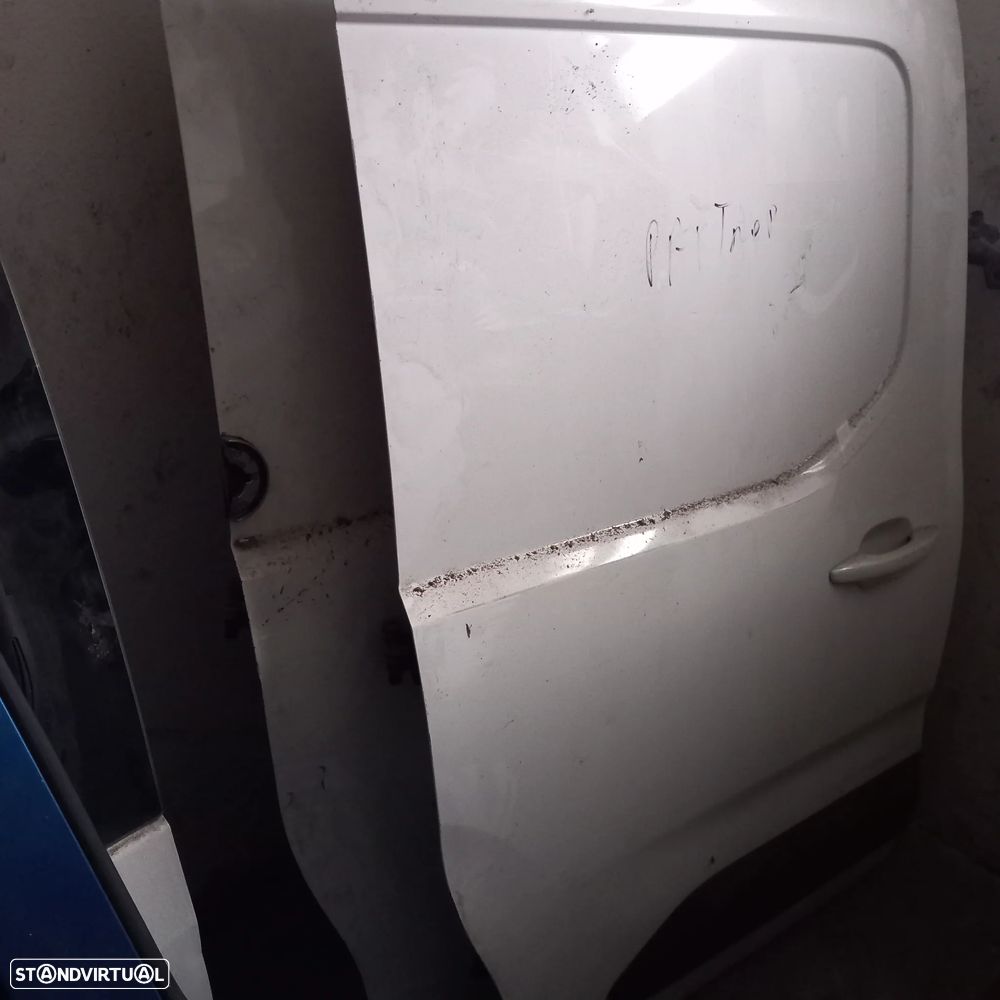Porta lateral Peugeot Partner Citroën Berlingo ano 2021 - 2