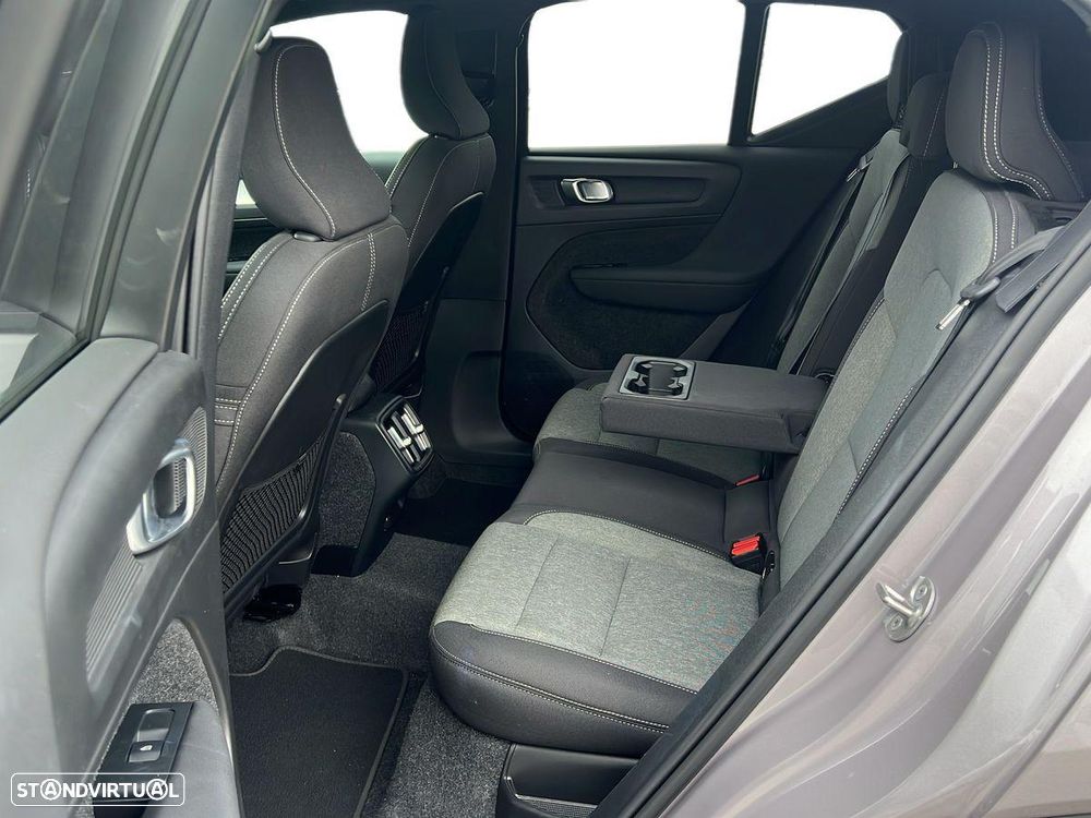 Volvo XC 40 2.0 B3 Plus Dark - 7