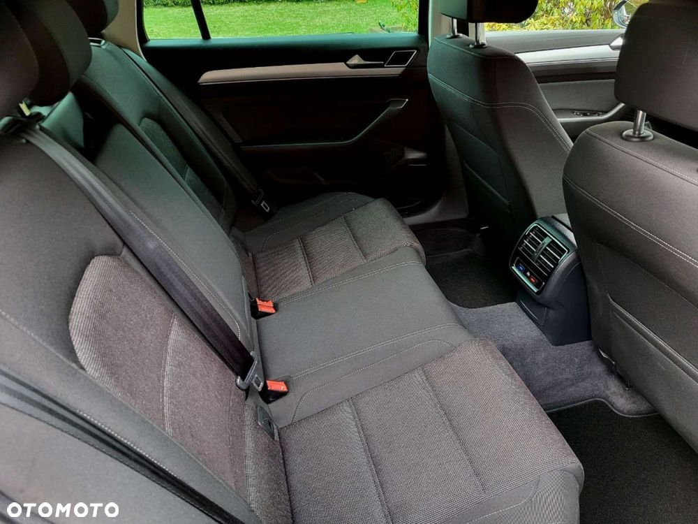 Volkswagen Passat - 9