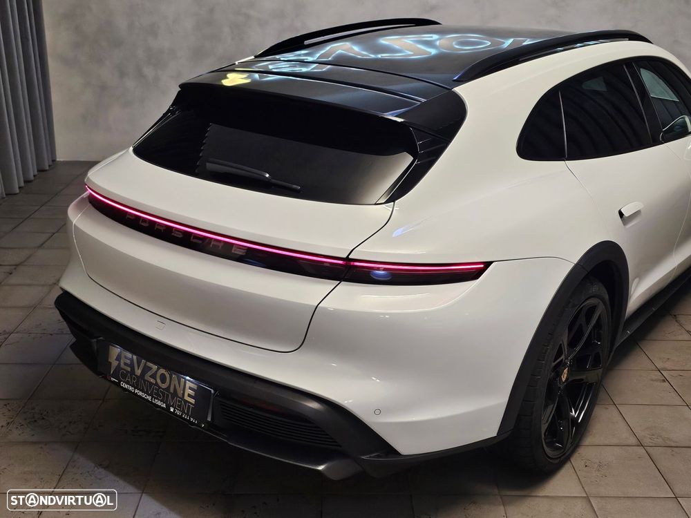 Porsche Taycan Cross Turismo 4 - 28
