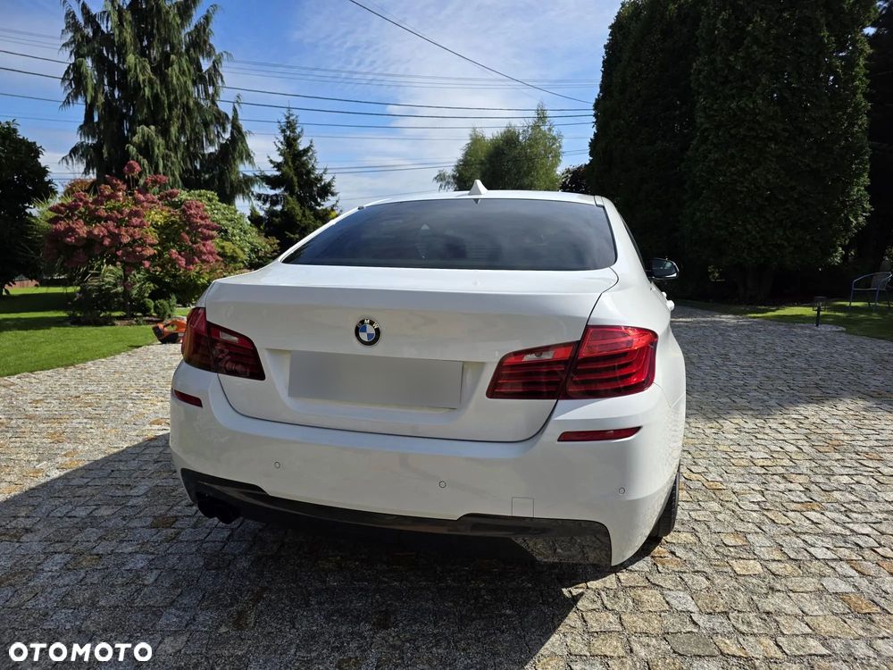 BMW Seria 5 525d xDrive - 13