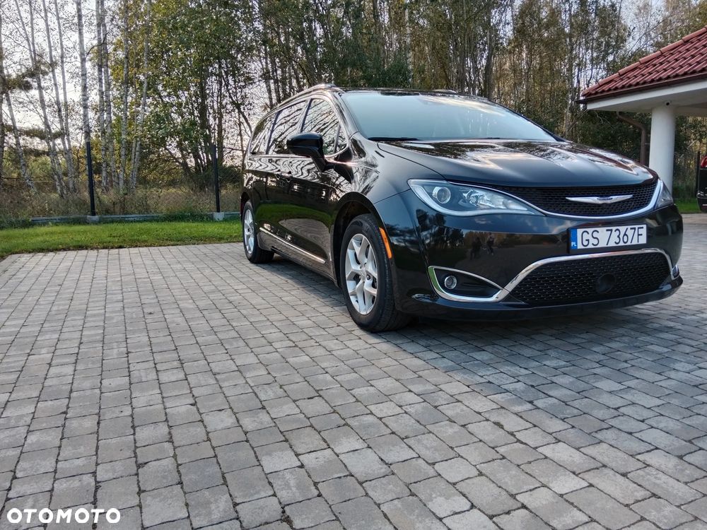 Chrysler Pacifica - 4