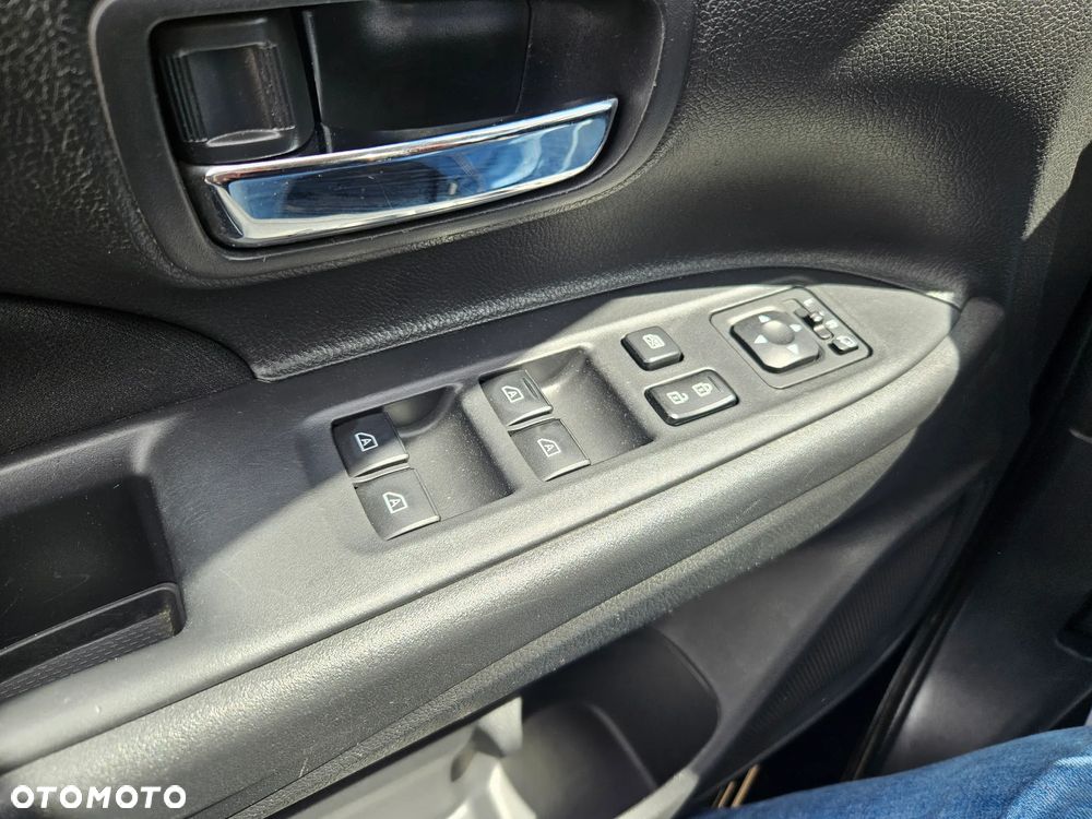 Mitsubishi Outlander 2.0 Intense + Navi 4WD CVT - 11