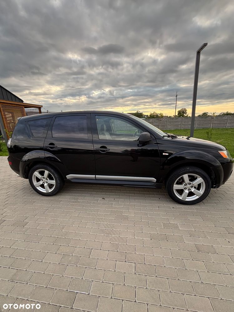 Mitsubishi Outlander 2.0 DID Intense - 2