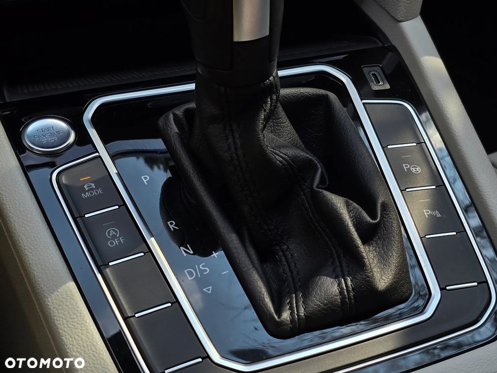 Volkswagen Passat Variant 2.0 TDI EVO Elegance DSG - 30