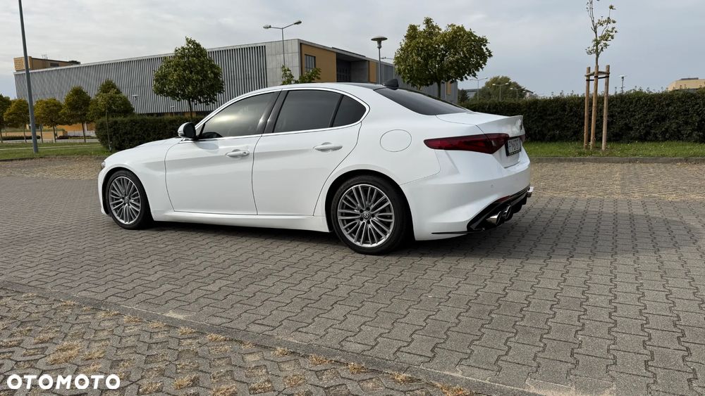 Alfa Romeo Giulia 2.0 Turbo 16V AT8 Veloce - 22
