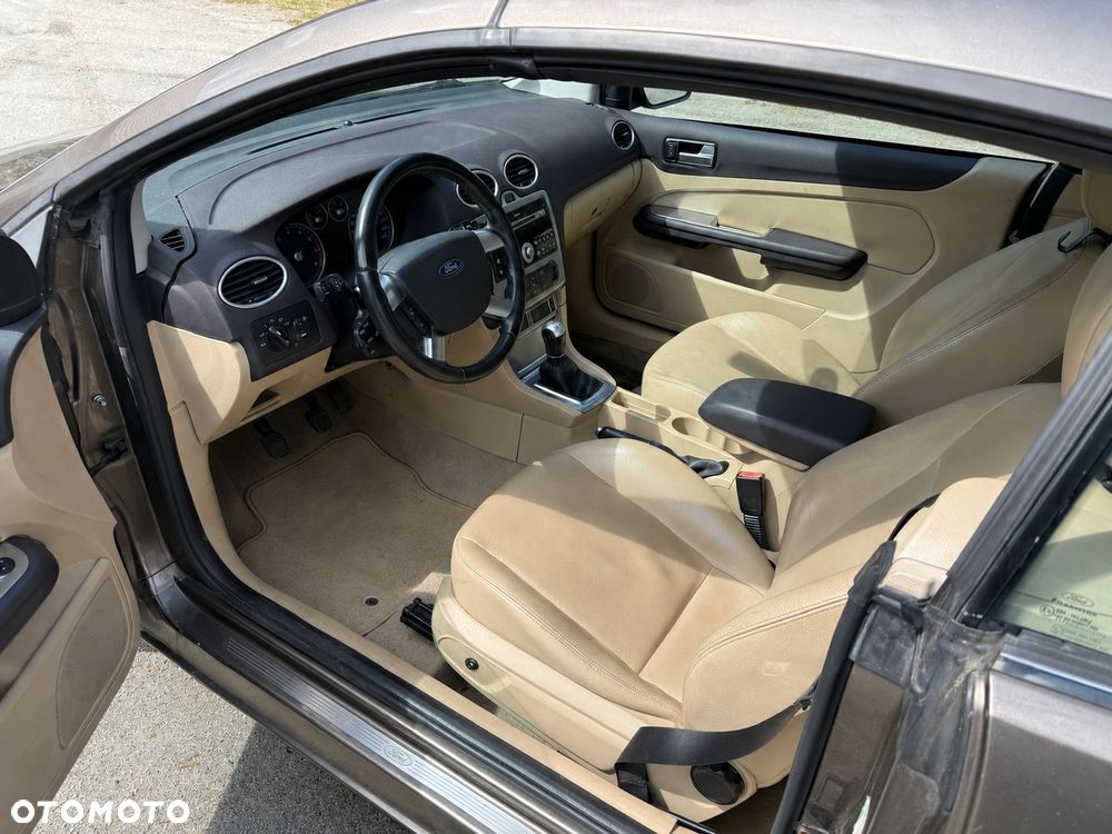 Ford Focus 2.0 16V Ghia - 8