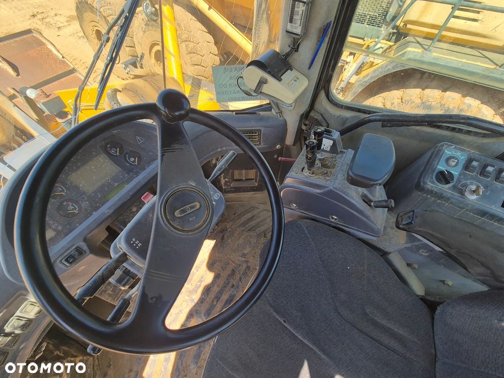 Komatsu WA470-5H - 8