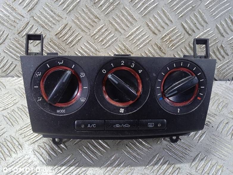 PANEL NAWIEWU KLIMATYZACJI MAZDA 3 - 1