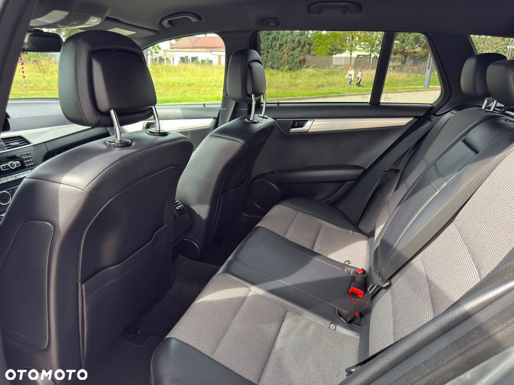 Mercedes-Benz Klasa C 250 CDI DPF 4Matic (BlueEFFICIENCY) 7G-TRONIC Avantgarde - 35