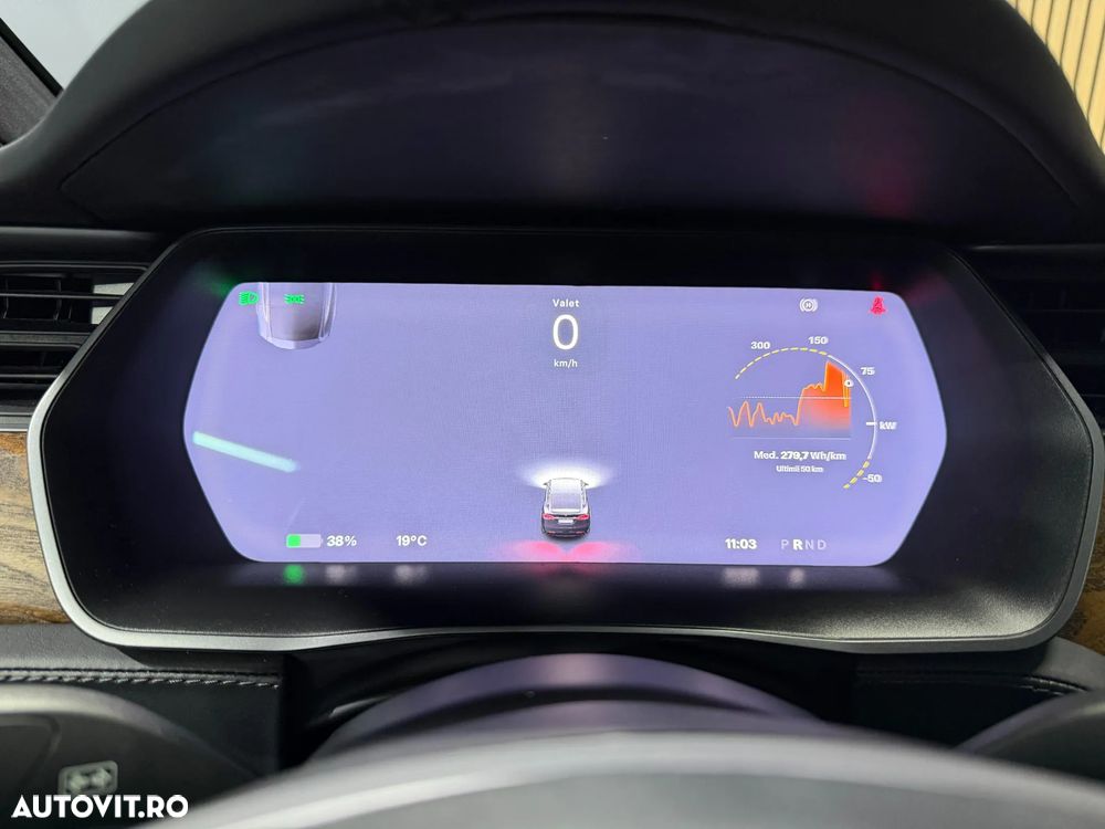 Tesla Model X - 11