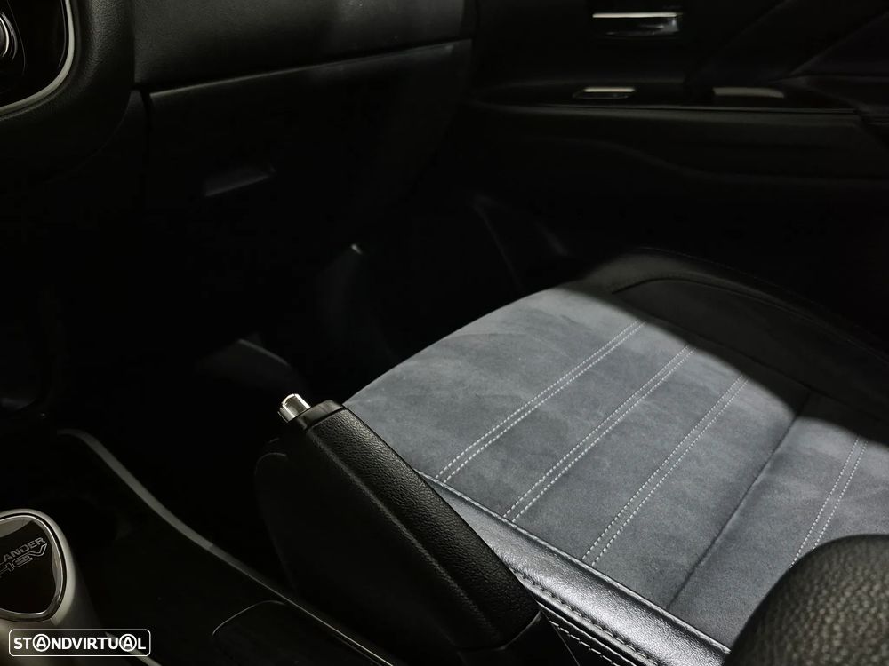 Mitsubishi Outlander 2.0 Instyle Navi - 12