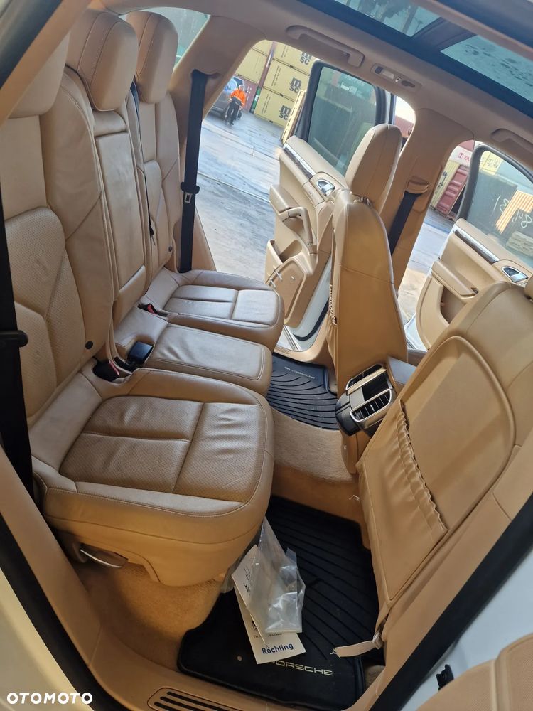 Porsche Cayenne - 27