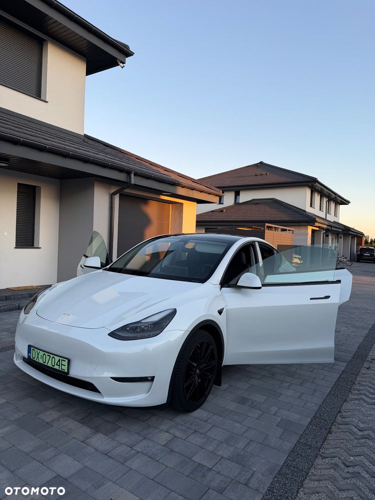 Tesla Model Y Performance AWD - 4