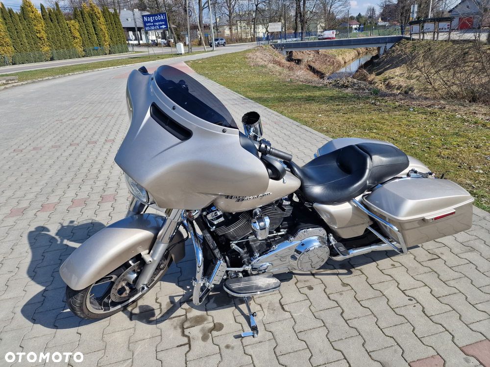 Harley-Davidson Touring Street Glide - 1