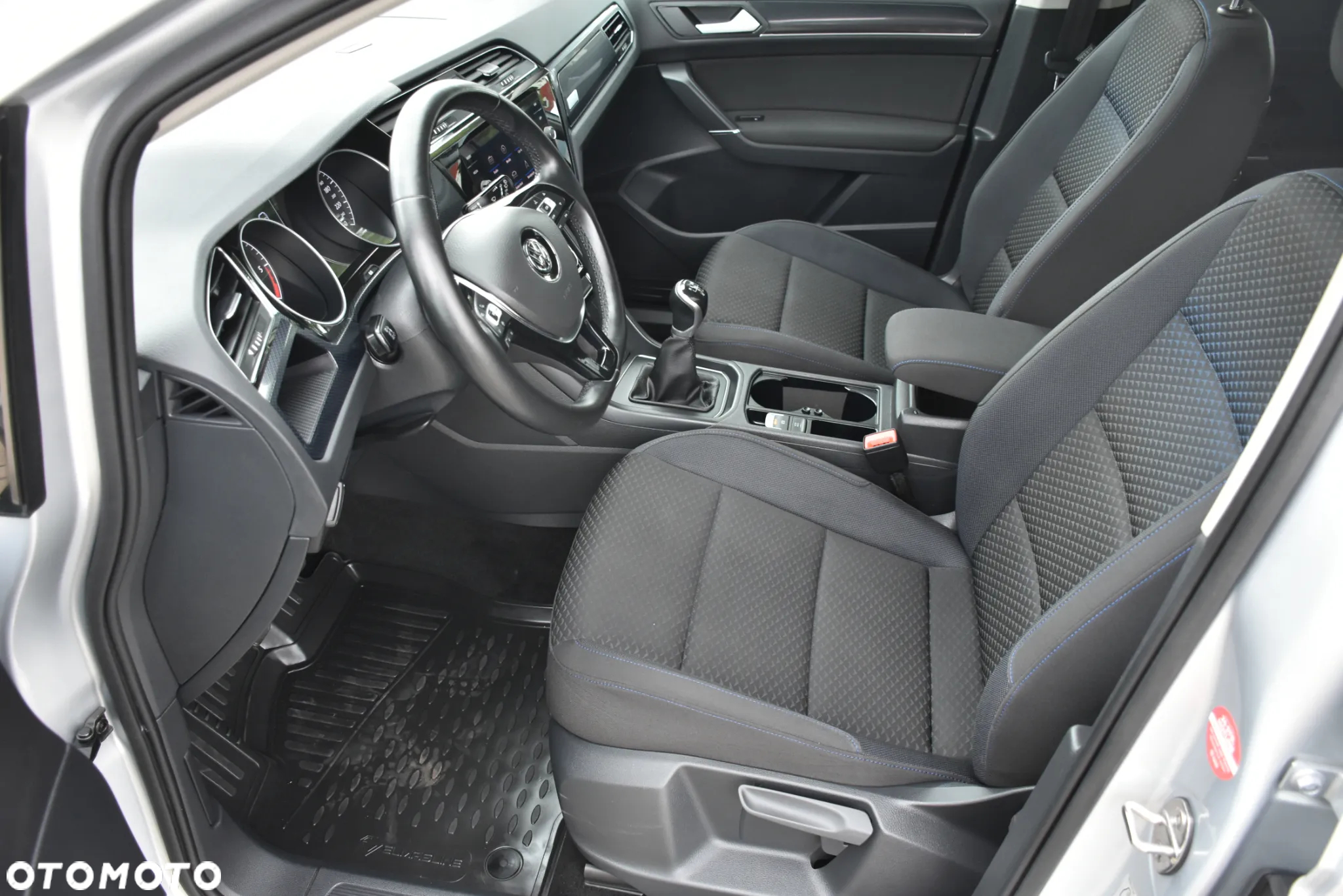 Volkswagen Touran 2.0 TDI SCR UNITED - 19