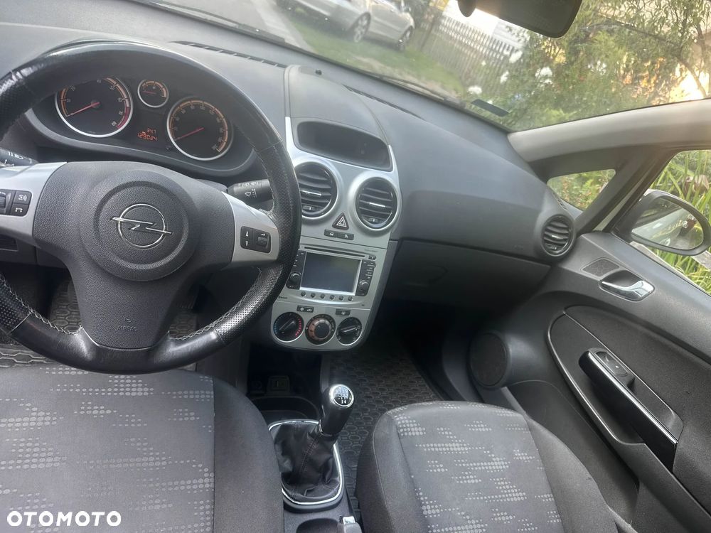 Opel Corsa 1.2 16V Cosmo - 9