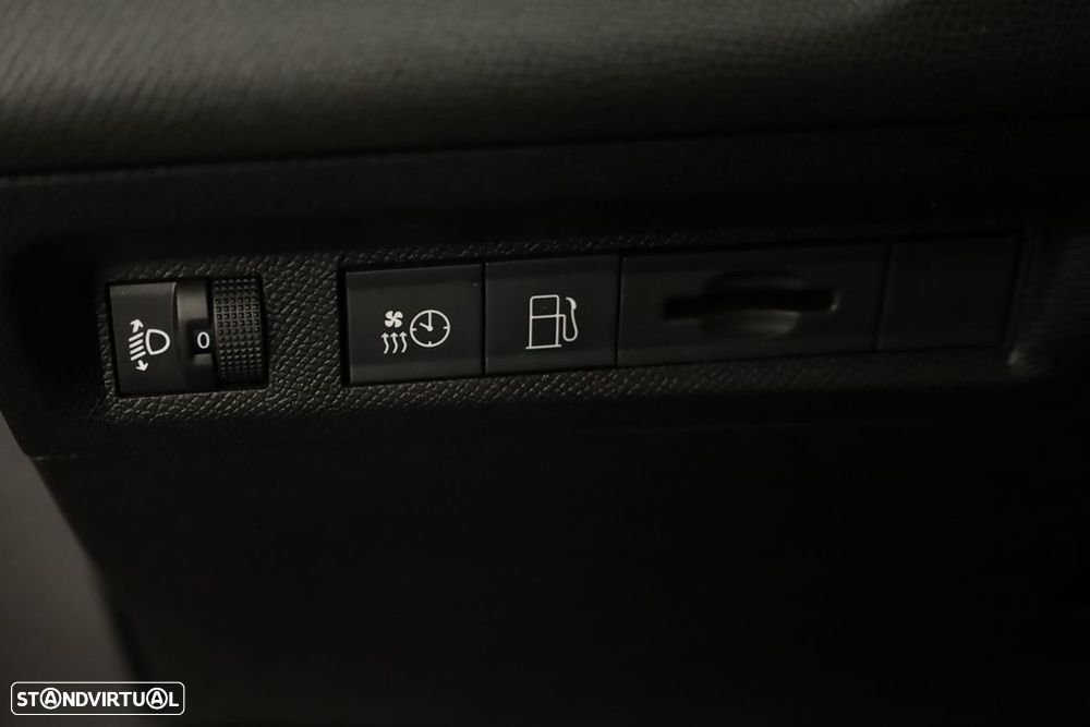 Peugeot 408 1.6 Hybrid Allure e-EAT8 - 19
