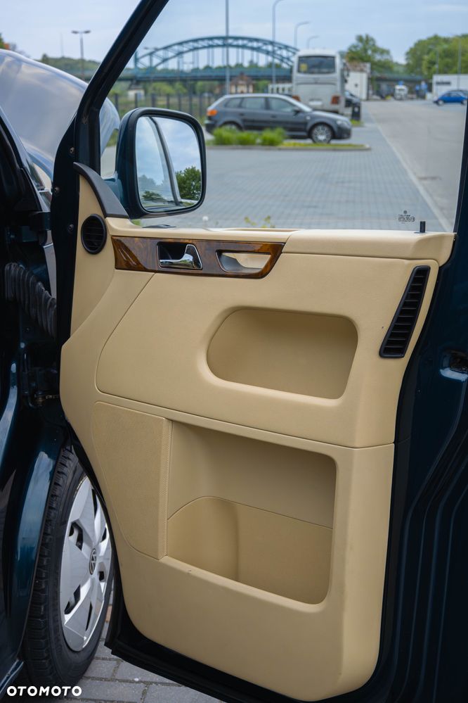 Volkswagen Multivan - 19