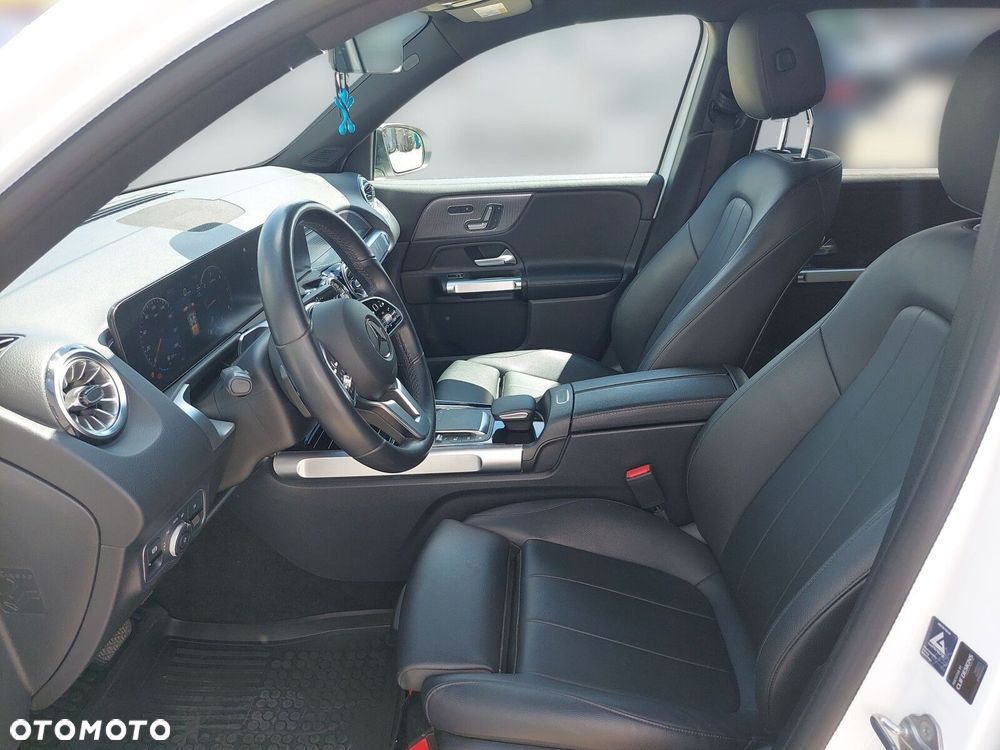 Mercedes-Benz GLB - 12