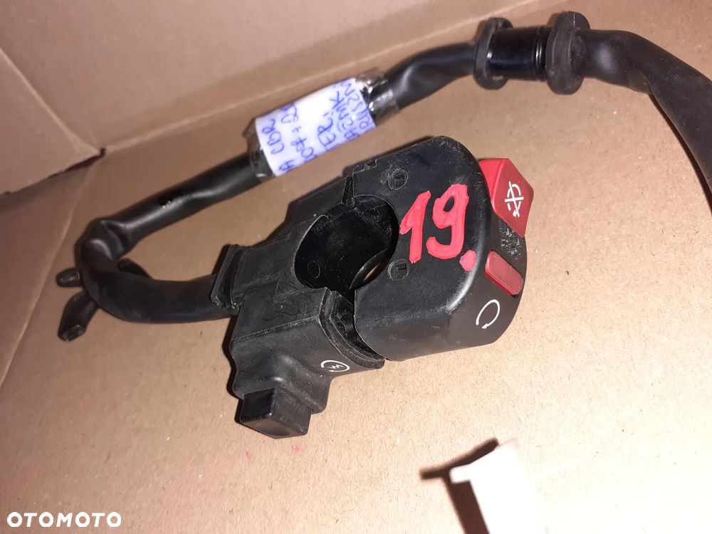 HONDA CBR600 RR 16 PC40 PRZEŁĄCZNIK PRAWY - 2