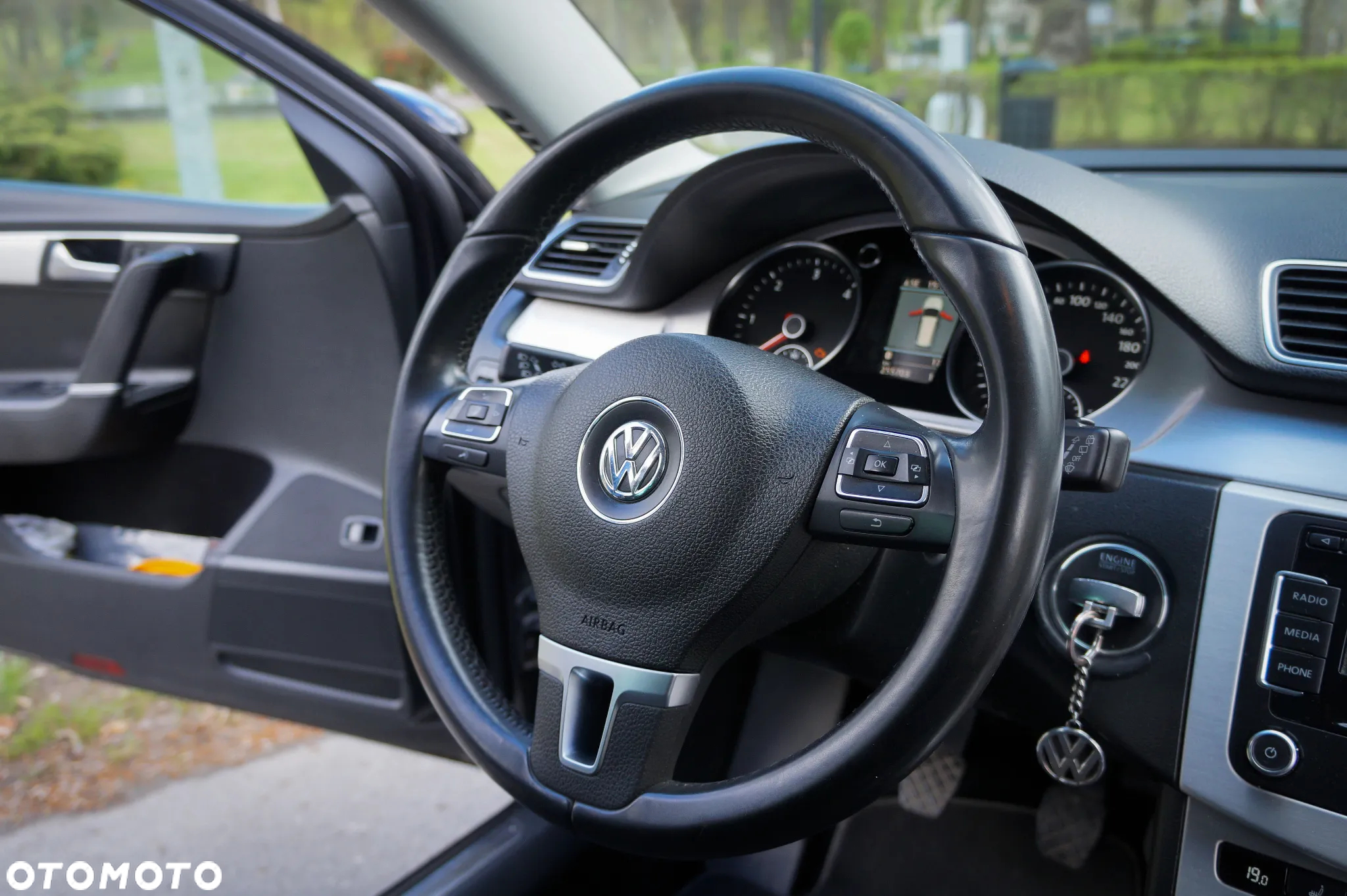 Volkswagen Passat - 21