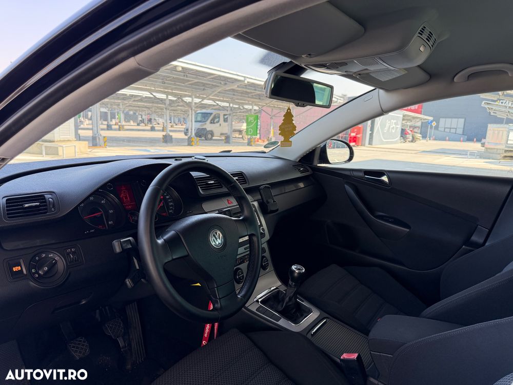 Volkswagen Passat 2.0 TDI DPF Sportline - 11