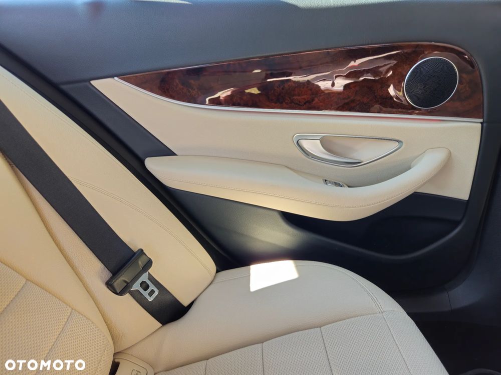 Mercedes-Benz Klasa E 220 d 4-Matic Business Edition 9G-TRONIC - 13