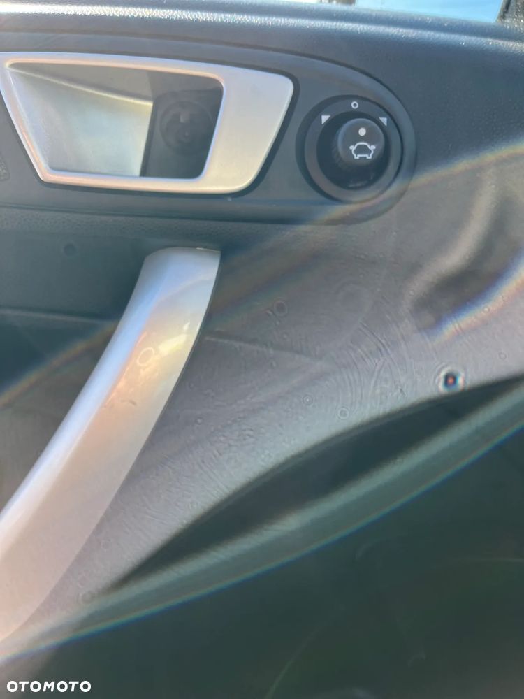 Ford Fiesta 1.6 Titanium - 11