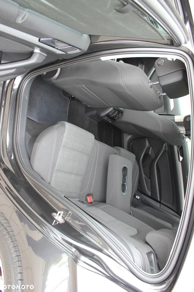 Volkswagen Passat 2.0 TDI SCR DSG Comfortline - 24
