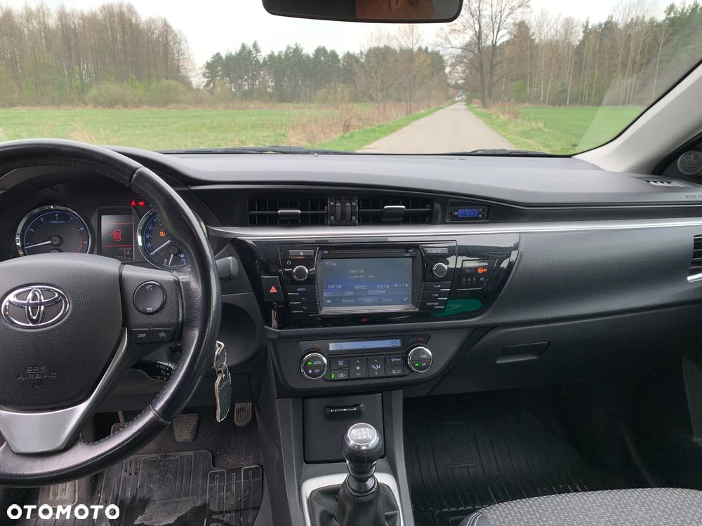 Toyota Corolla 1.6 Premium + - 11