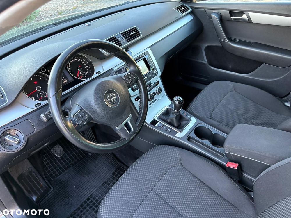 Volkswagen Passat - 11