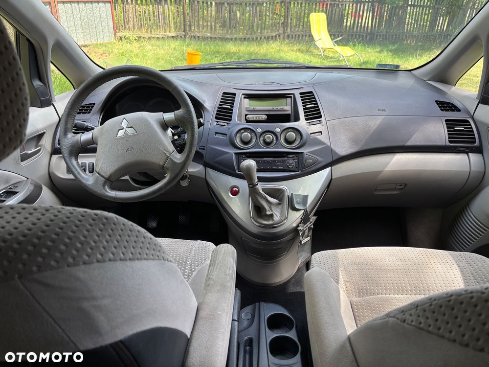 Mitsubishi Grandis - 22