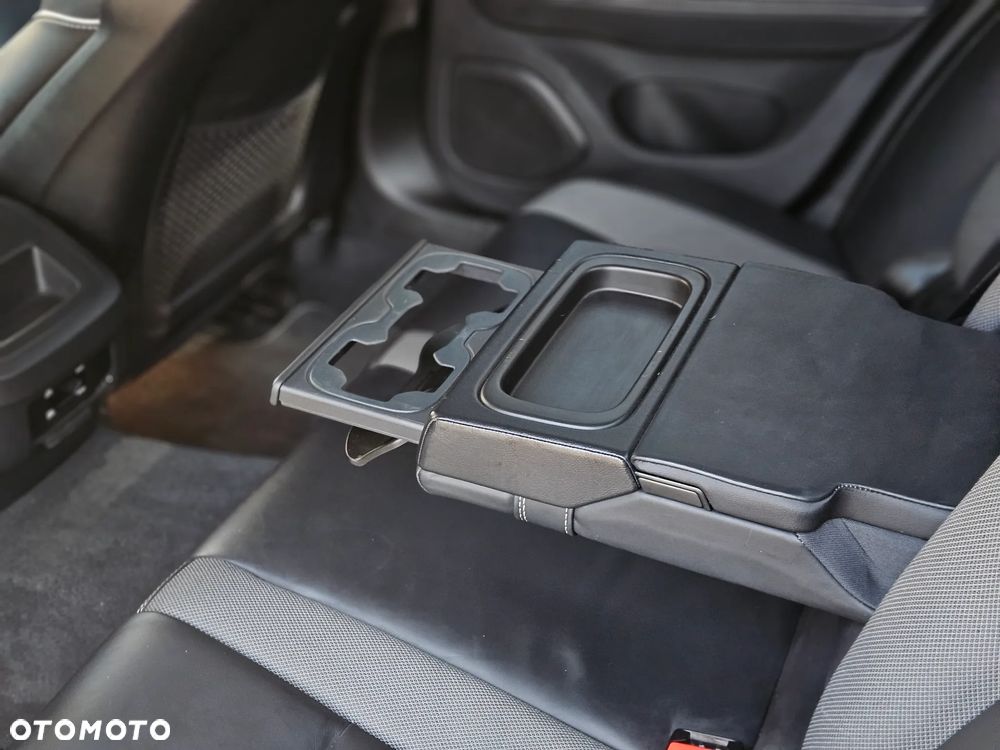 Volvo S60 T4 R-Design - 38