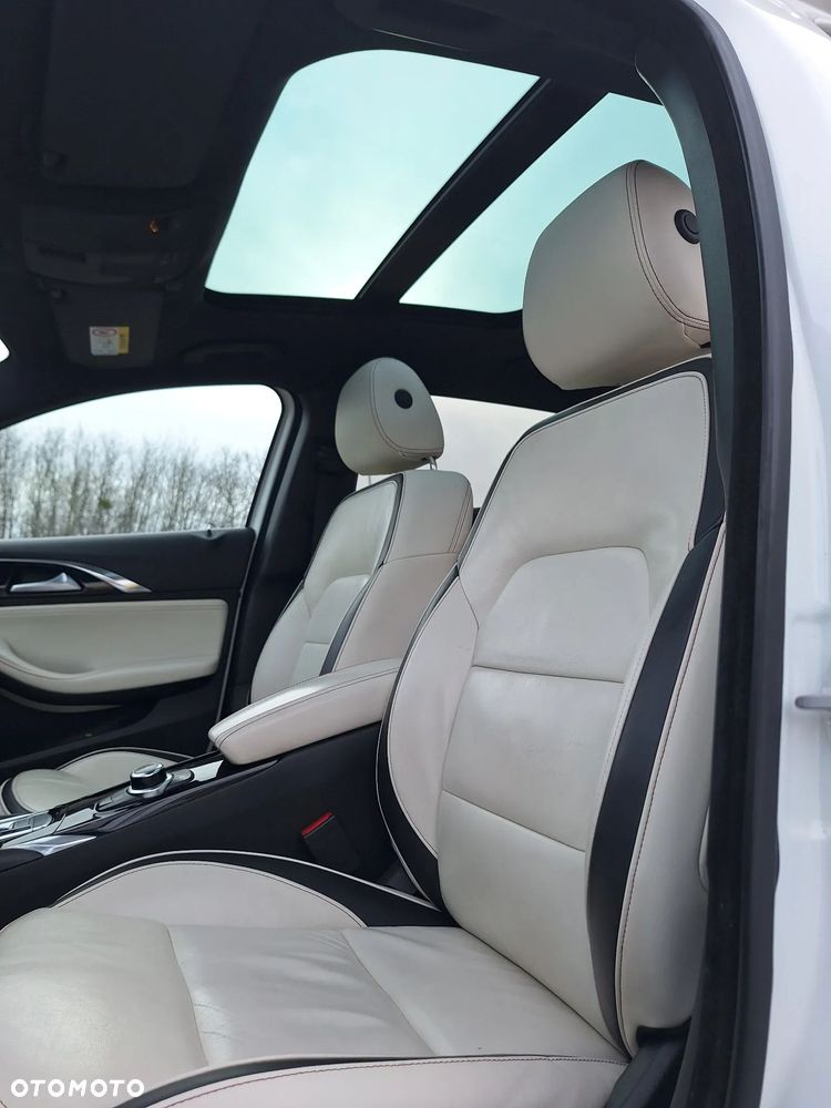 Infiniti Q30 1.6t Premium 7DCT - 18