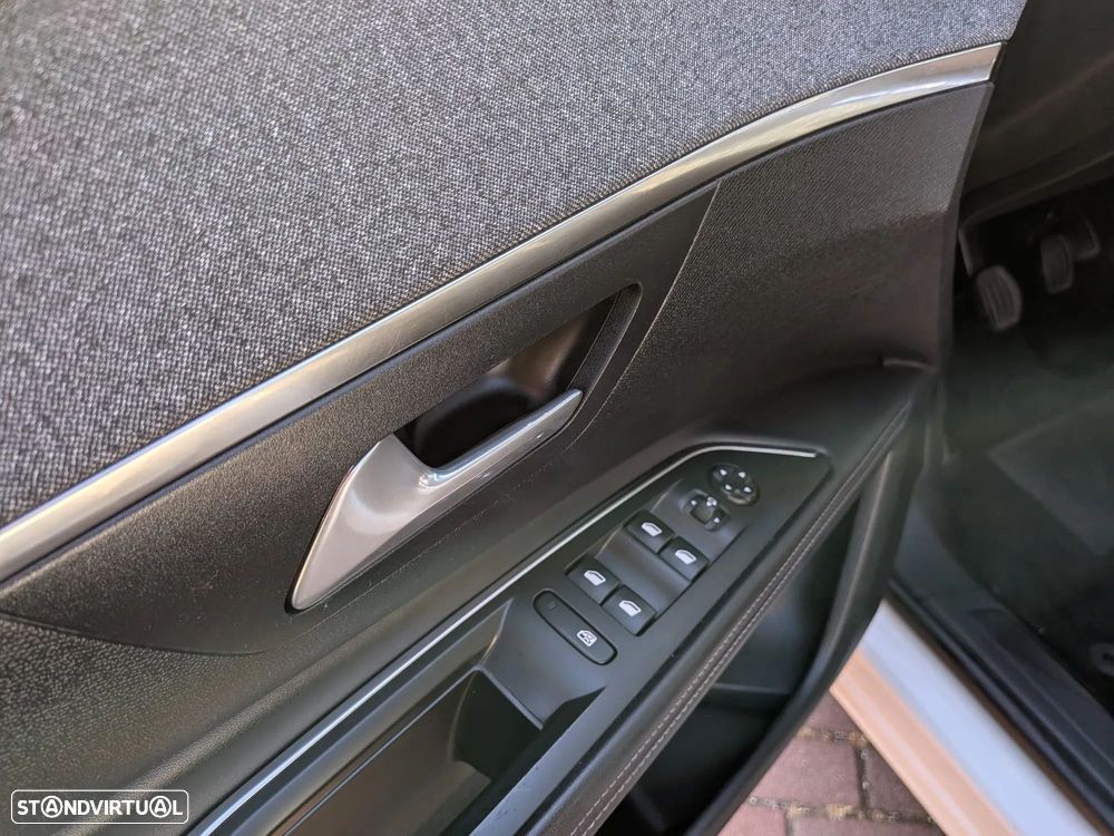 Peugeot 3008 1.2 PureTech Allure - 19