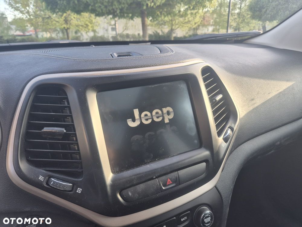 Jeep Cherokee - 17
