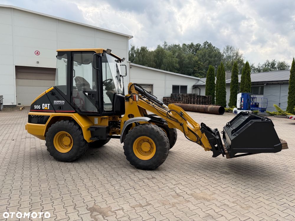 Caterpillar 906 - 1