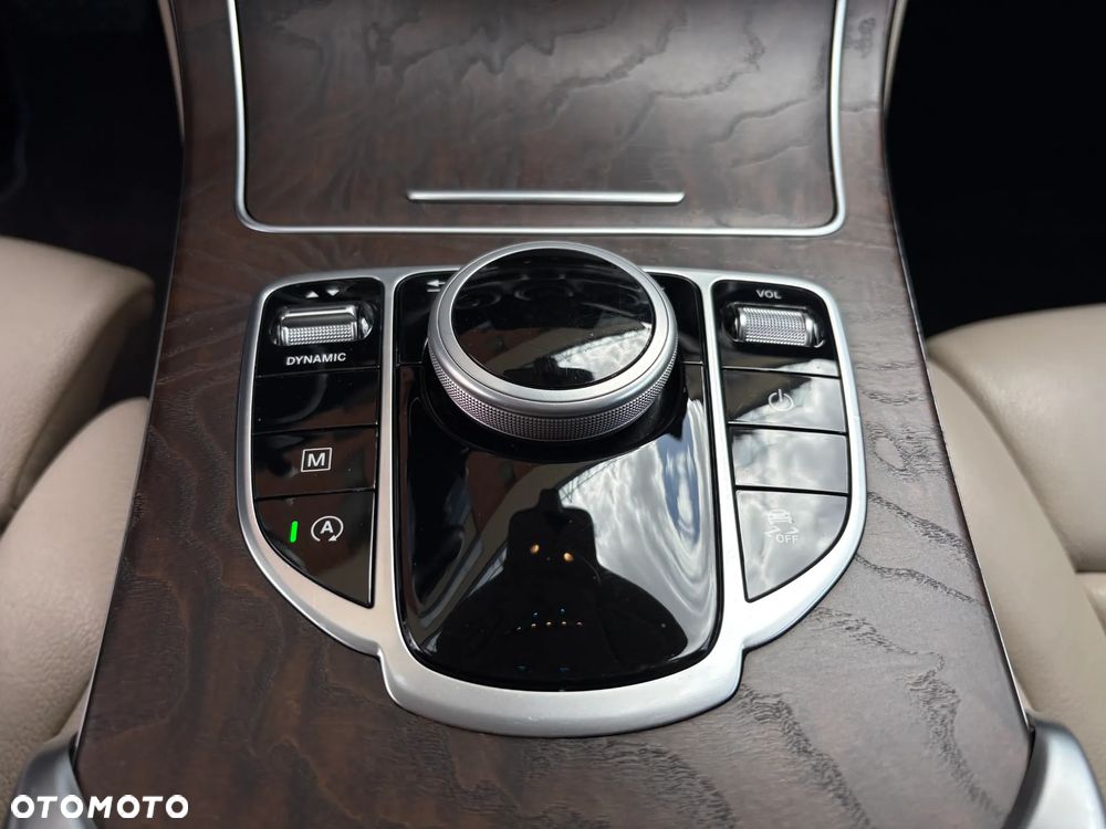 Mercedes-Benz GLC - 22