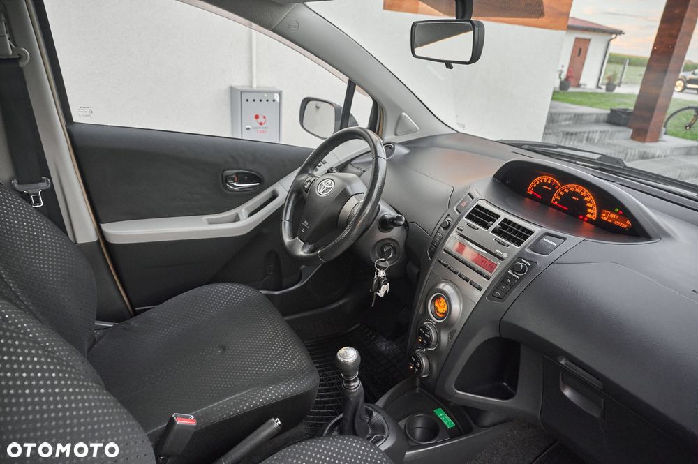 Toyota Yaris 1.33 VVT-i Sol - 33