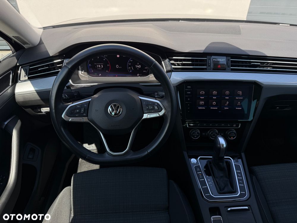 Volkswagen Passat 2.0 TDI SCR DSG Business - 9