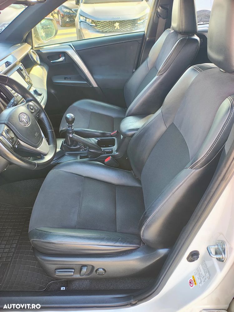Toyota RAV4 2.0 D-4D 4x2 Start-Stop Executive - 13