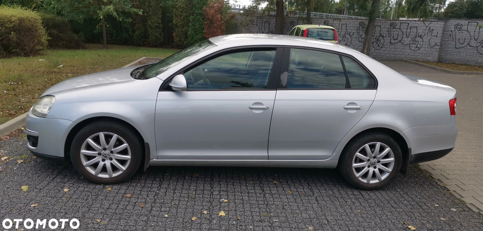 Volkswagen Jetta 1.6 FSI Trendline - 4