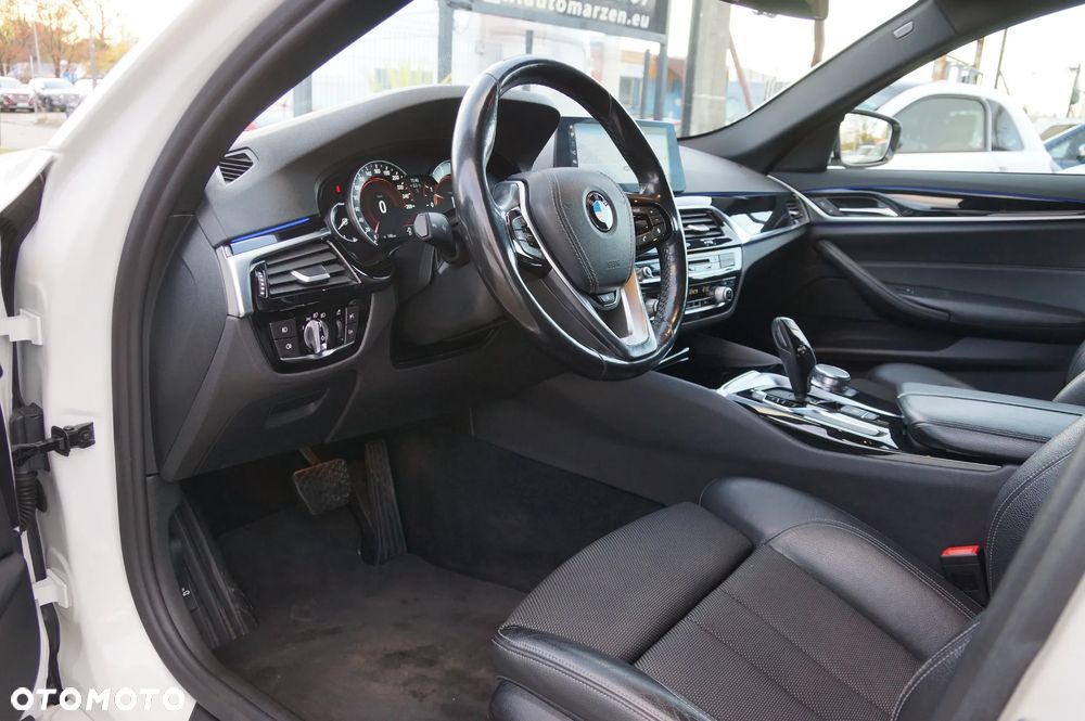 BMW Seria 5 520d xDrive Sport Line - 29