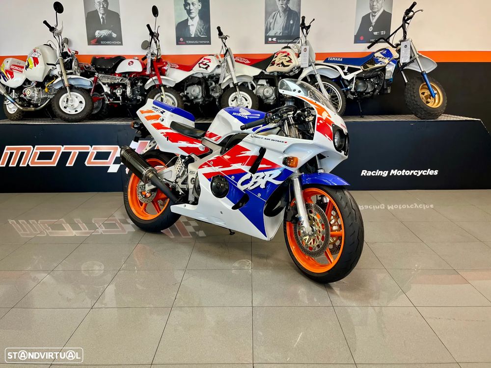 Honda CBR 400RR - 1