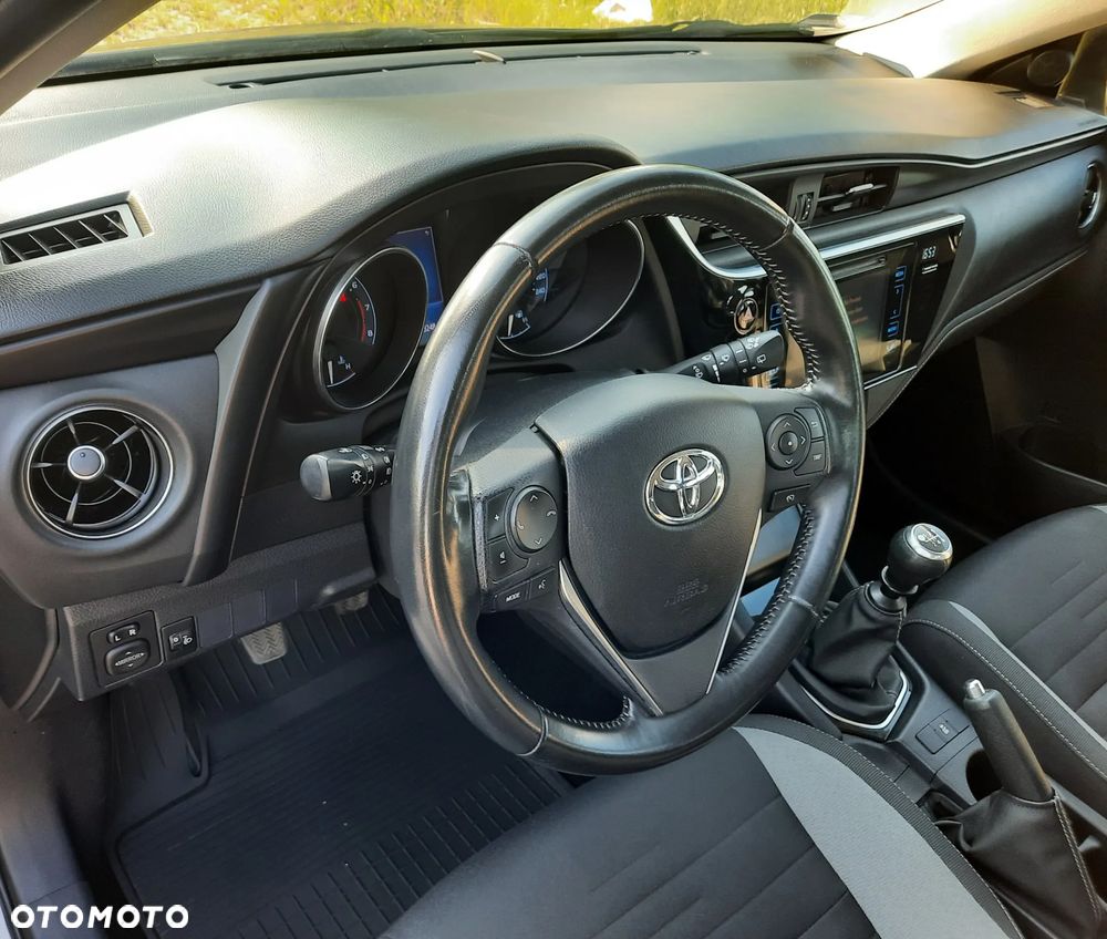 Toyota Auris 1.6 Premium - 12