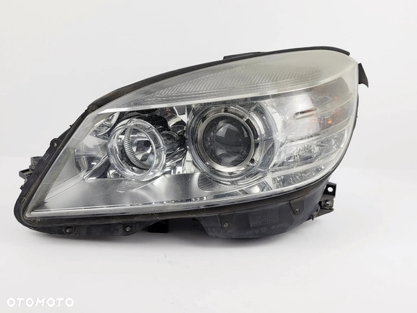 MERCEDES W204 LAMPA PRZEDNIA PRZÓD LEWA BI-XENON SKRĘTNY EUROPA A2048202959