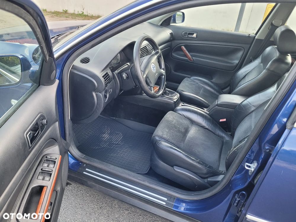 Volkswagen Passat 2.8 V6 4Mot Highline - 7