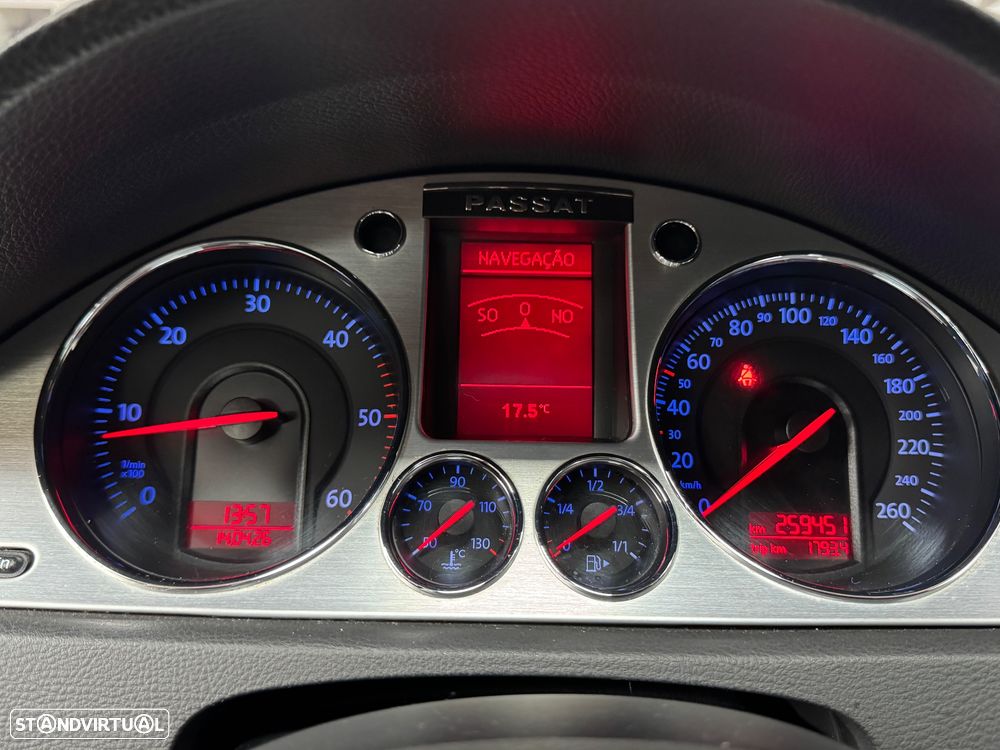 VW Passat Variant 2.0 TDI Highline - 29