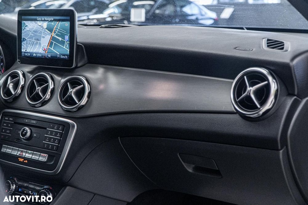 Mercedes-Benz GLA 180 7G-DCT AMG Line - 30